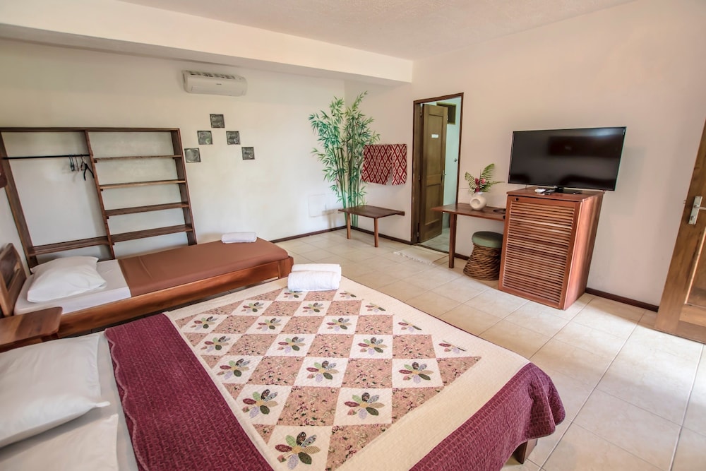 Family Room, Garden View photo 1