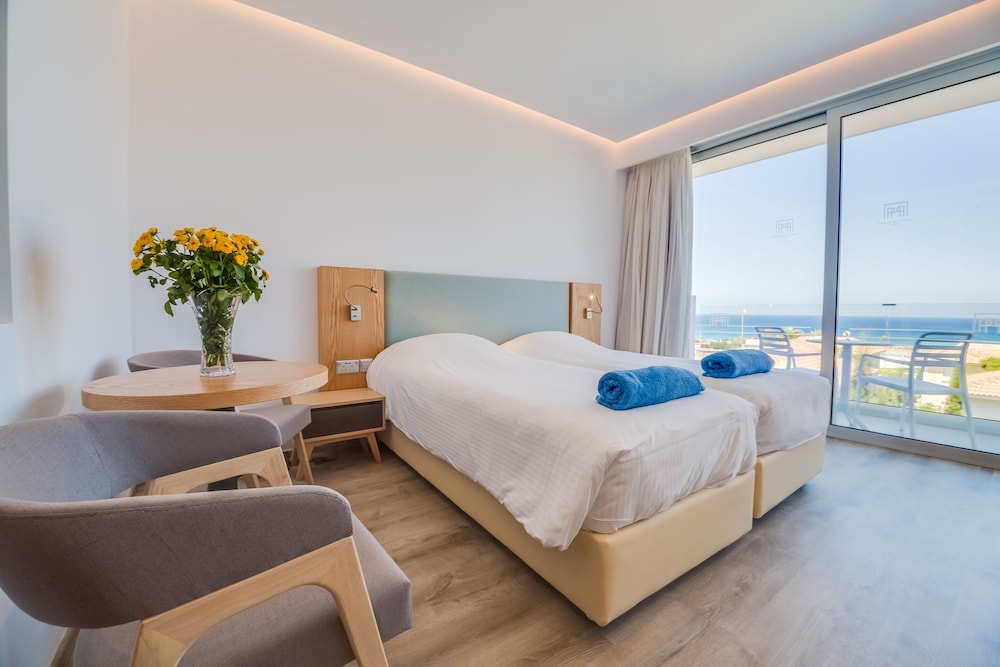 Classic Double Room, Partial Sea View - Photo 1