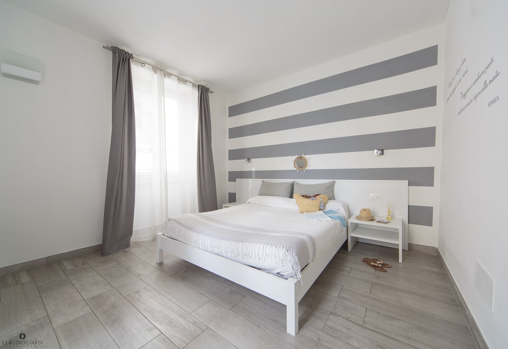 Superior Room, 1 Queen Bed, Non Smoking photo 2