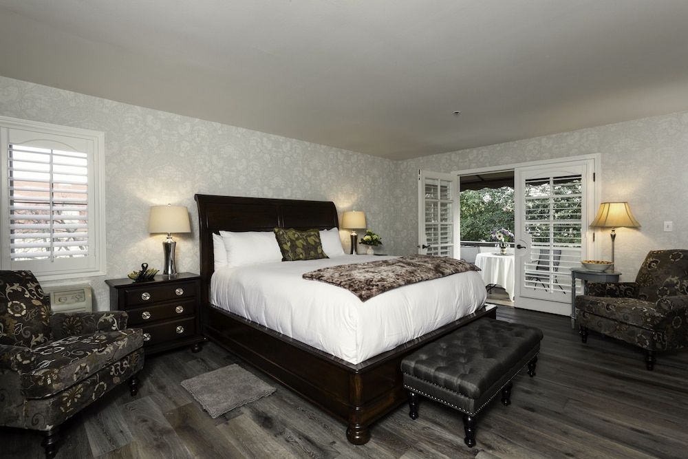 Luxury Double Room, 1 King Bed (Room 06 - LUXURY PREMIUM ) photo 2