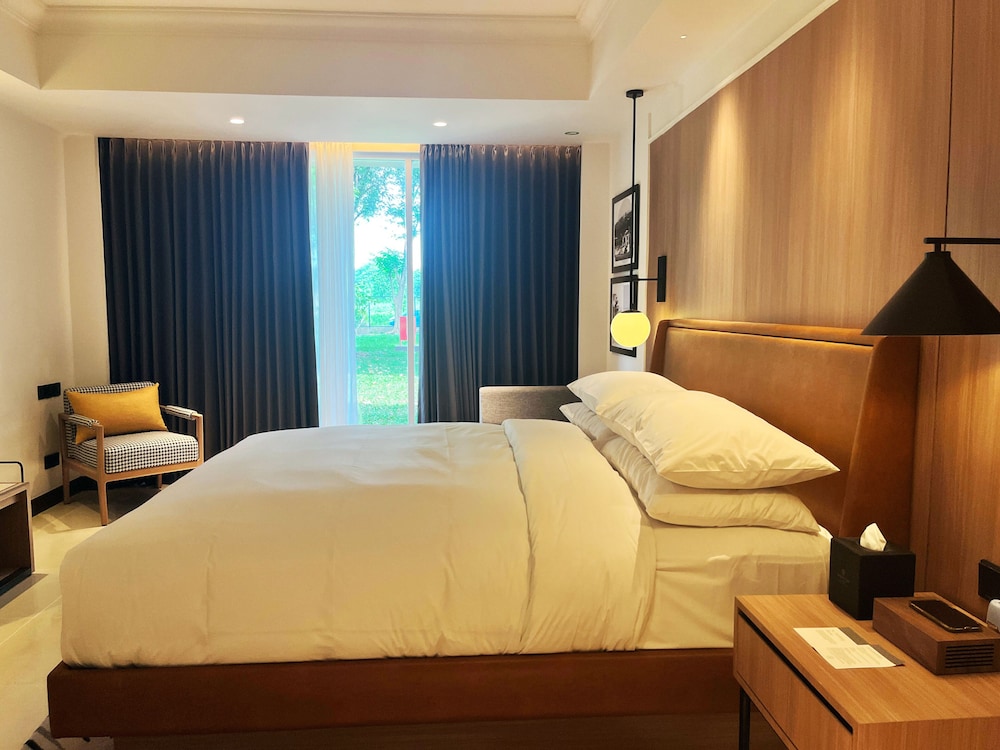 Suite, 1 Bedroom - Photo 5