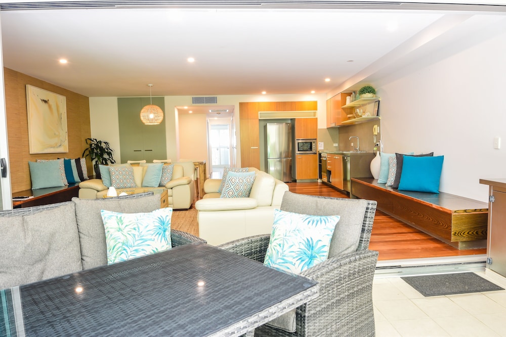 1 Bedroom Poolside Villa - Photo 5