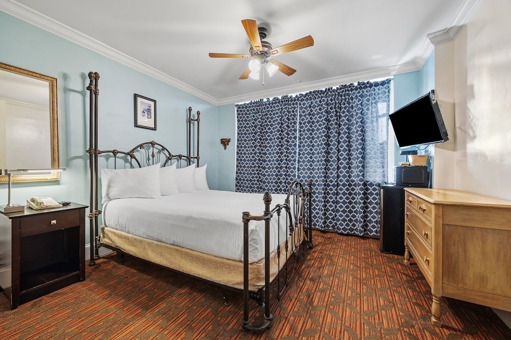 Room, 1 Queen Bed, Accessible - Photo 1
