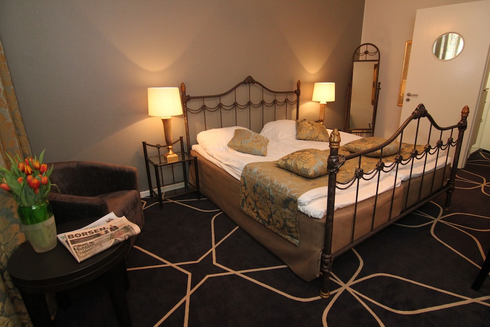 Honeymoon Suite