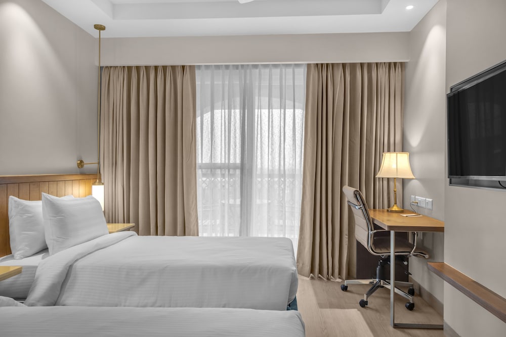 Room, 2 Twin Beds, Balcony, Pool View - Photo 4