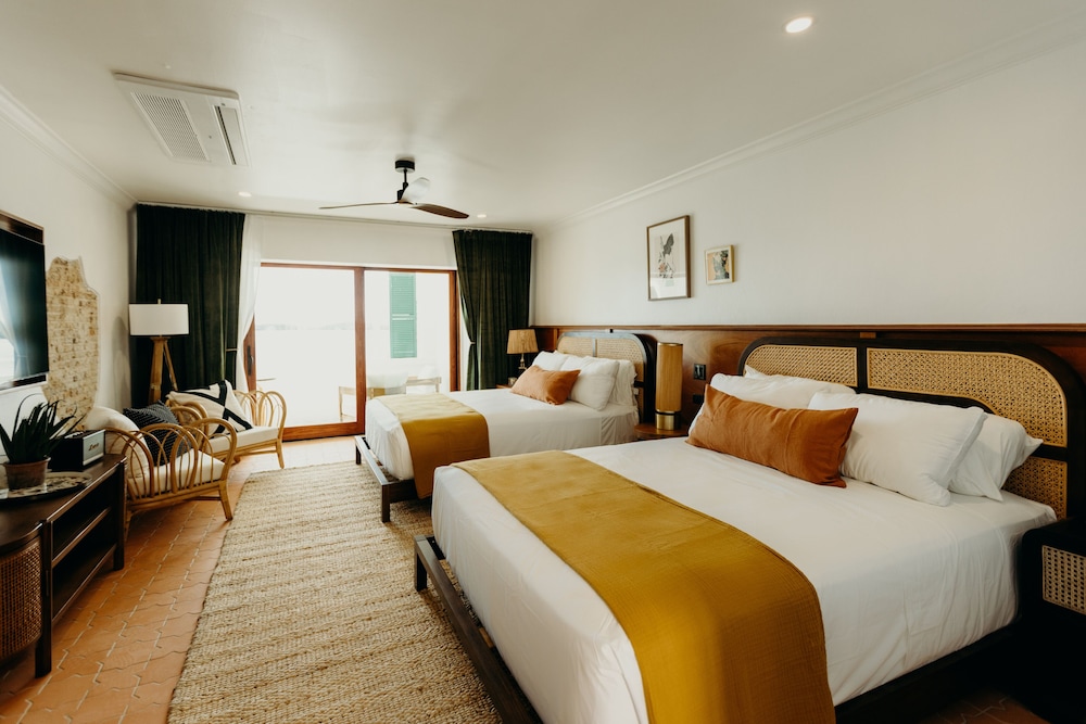Deluxe Room, 2 Queen Beds, Balcony, Ocean View photo 1