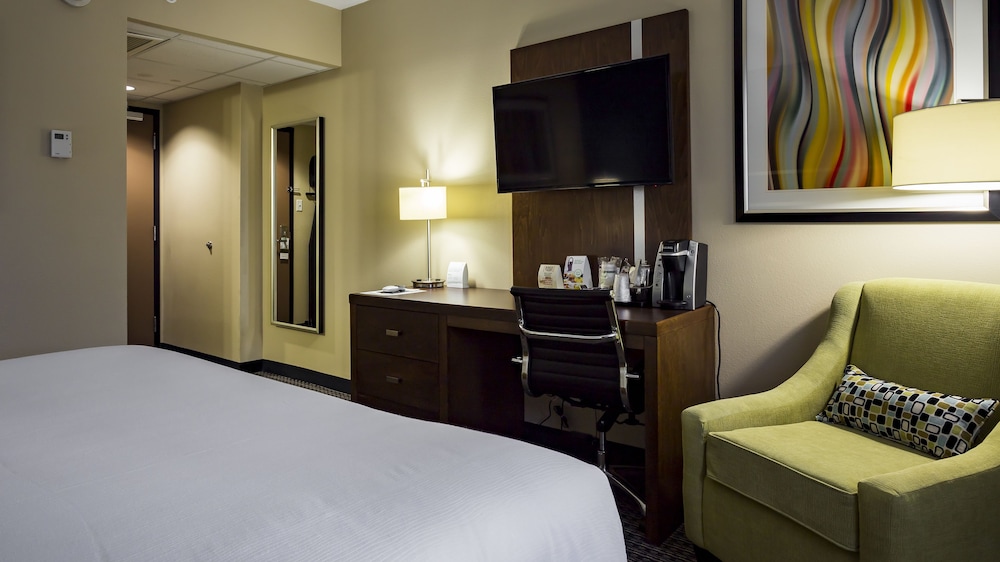 Standard Room, 1 King Bed, Accessible (Comm, Roll Shwr)