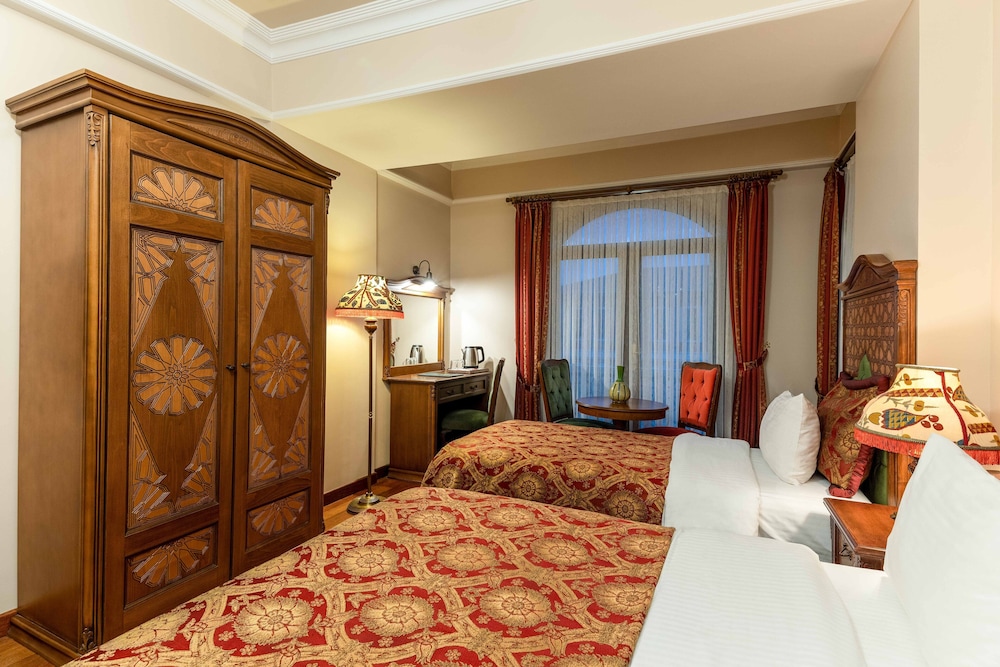 Deluxe Triple Room photo 2