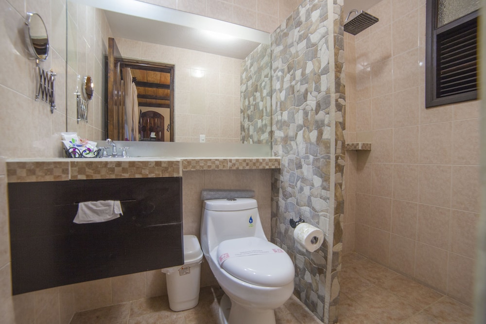 Standard Room, 2 Double Beds - Photo 2