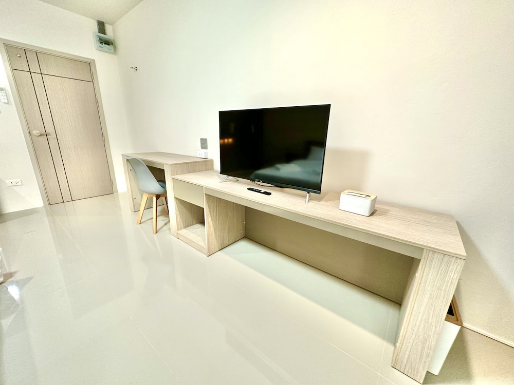 Basic Apartment, 1 Queen Bed photo 3