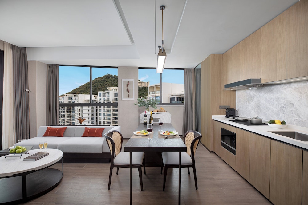 1-Bedroom Executive with view photo 2