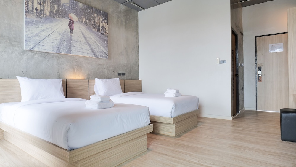Deluxe Room - Photo 6
