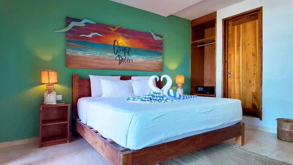 Beachfront King Room Sol
