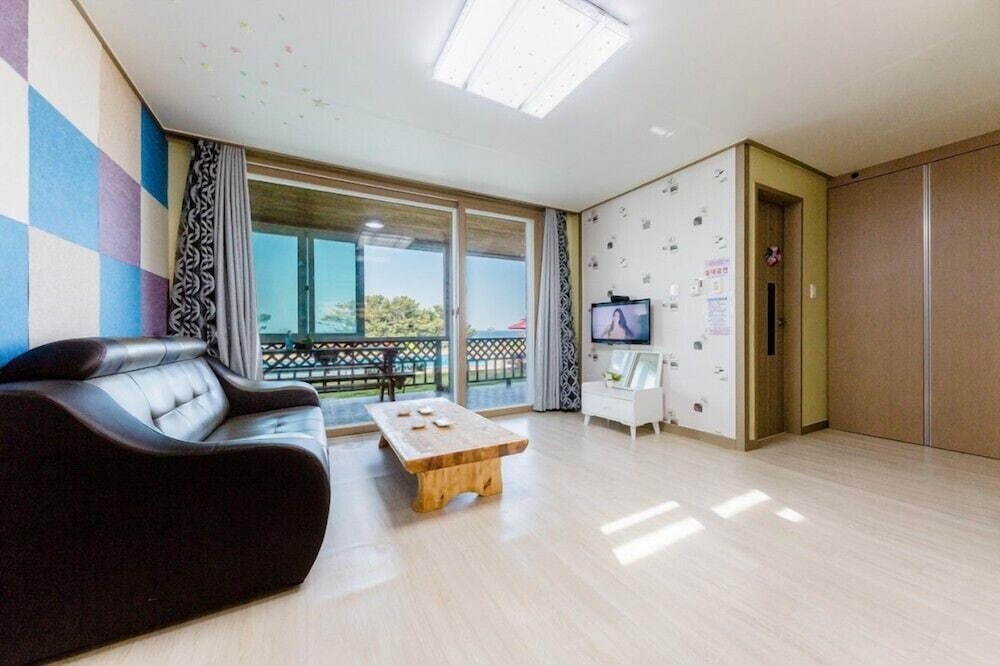 Room (family 1) - Photo 9
