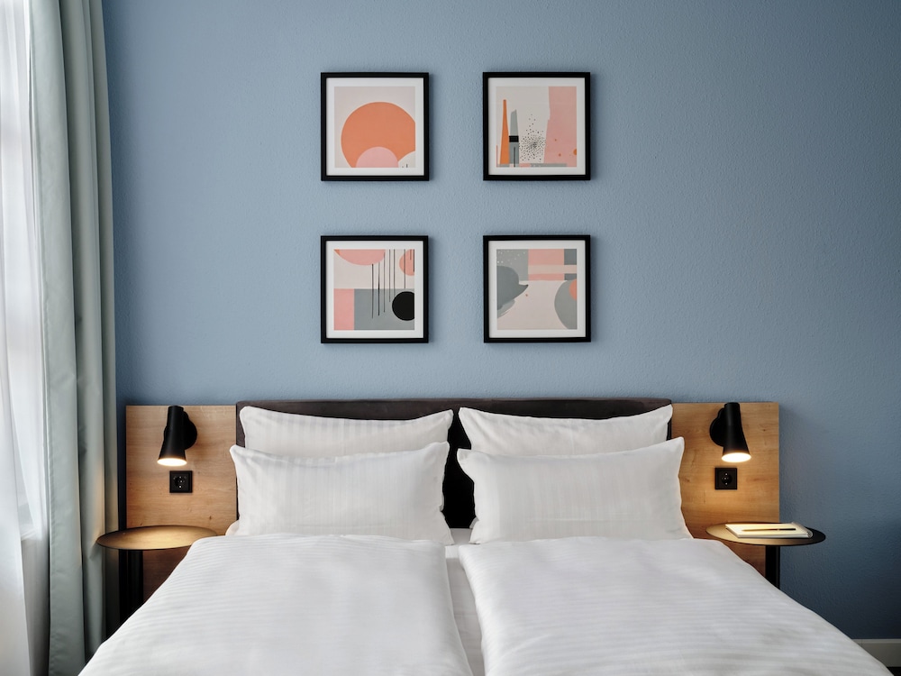Premium Room, 1 Queen Bed (Up to 3 Adults)