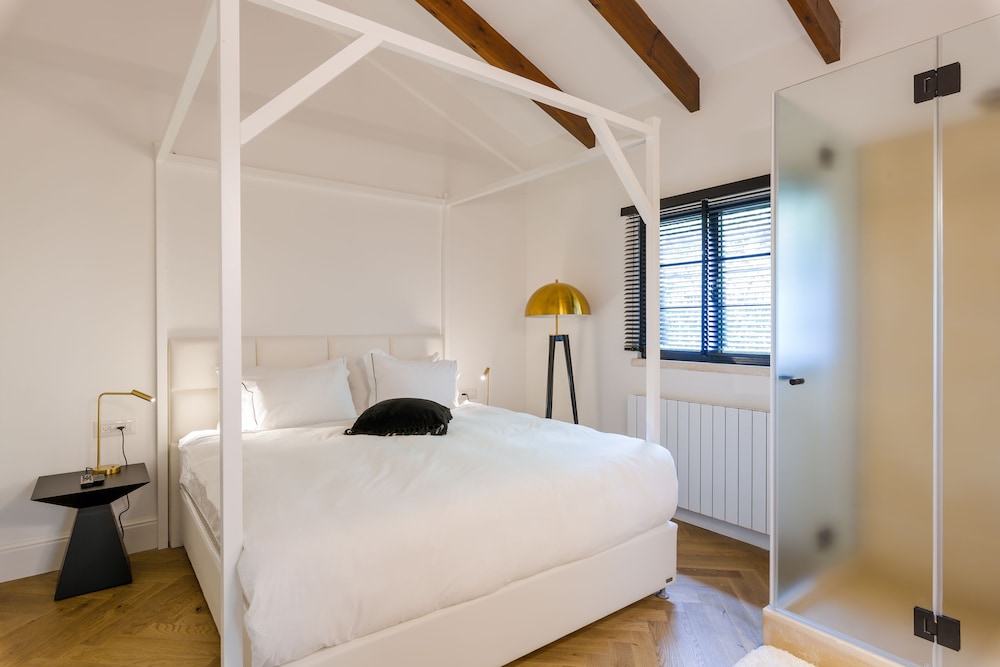 Garden Boutique One Bedroom Suite photo 2