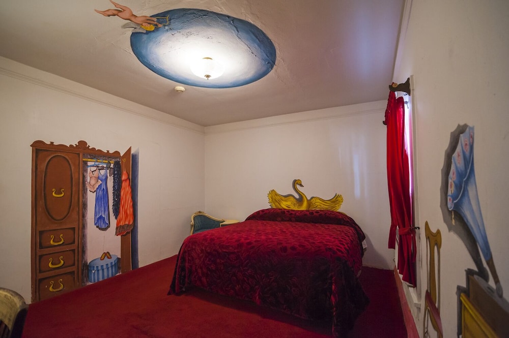 Deluxe Room, 1 King Bed photo 1