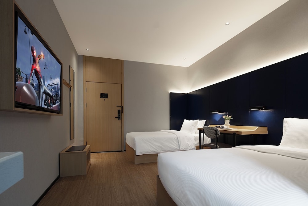 Basic Twin Room, City View photo 3