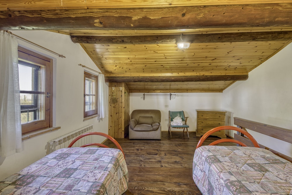 Family Apartment, 2 Bedrooms, Mountainside (Cornflower apt with shared pool) photo 2
