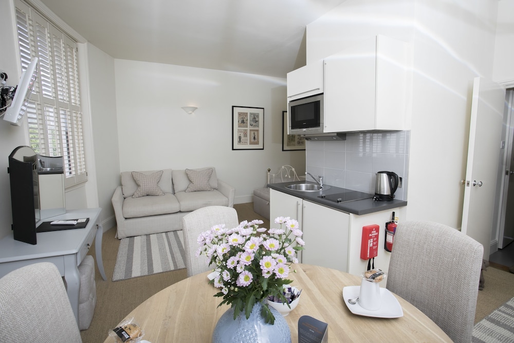 Family Room, Multiple Beds, Kitchenette photo 1
