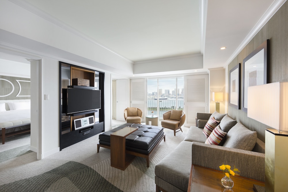 King One-Bedroom Suite – Non-Smoking – 80sqm – Reinbow bridge and Tokyo Tower View – Executive Lunge