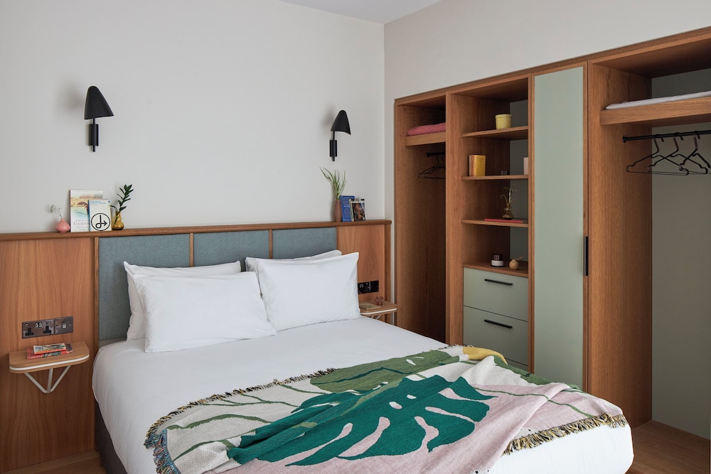 One Bedroom Suite with Sofa Bed - Photo 3