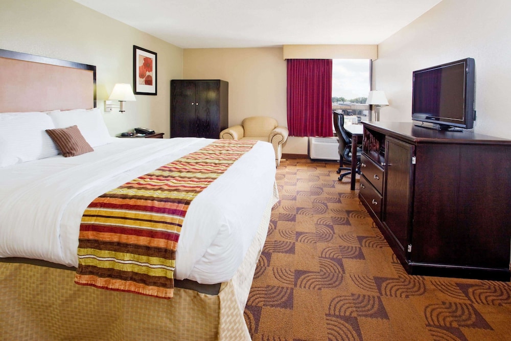Room, 1 King Bed, Accessible, Non Smoking - Photo 1