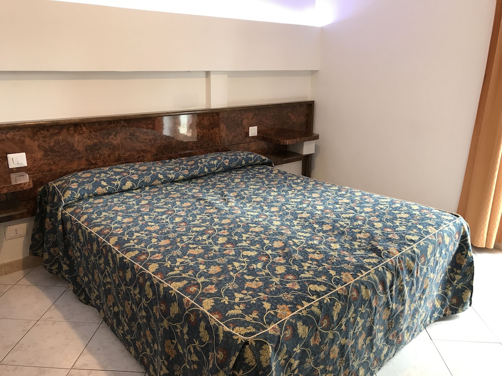 Family Room, Connecting Rooms
