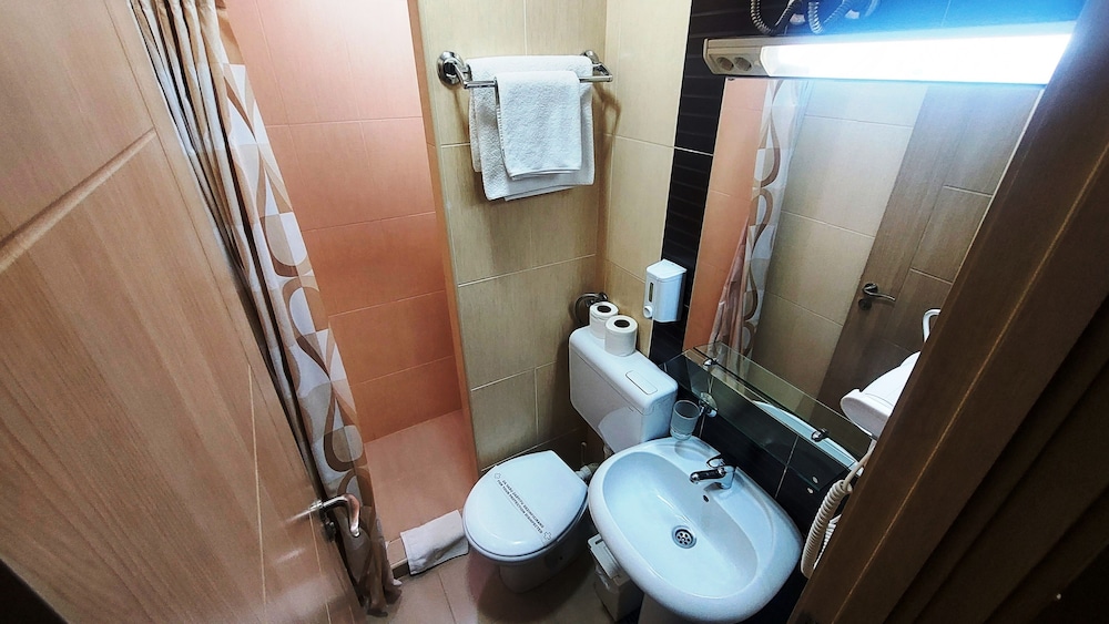 Standard Twin Room, 2 Twin Beds - Photo 2
