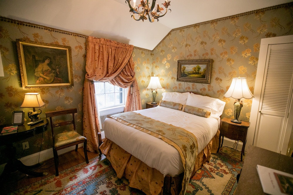 Room (Magnolia Room)