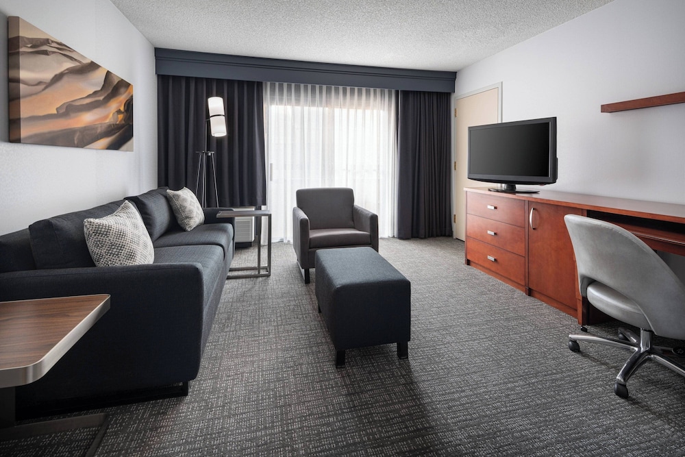 Suite, 1 Bedroom - Photo 3