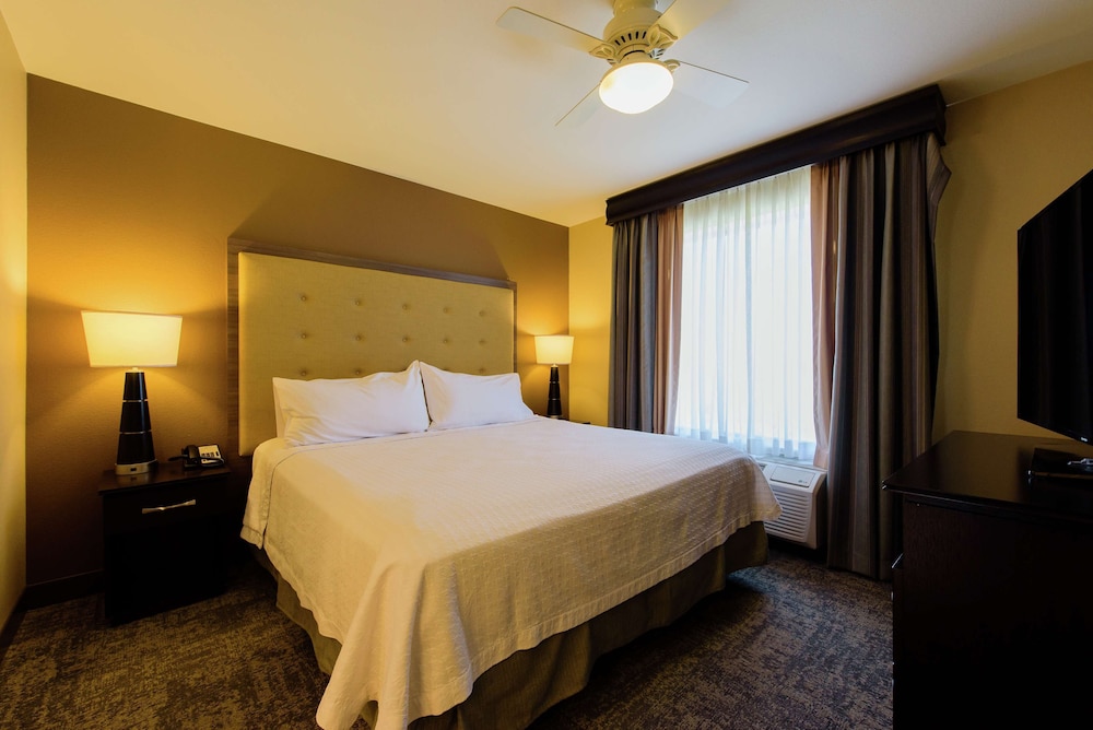 Suite, One King Bed, Accessible - Photo 3