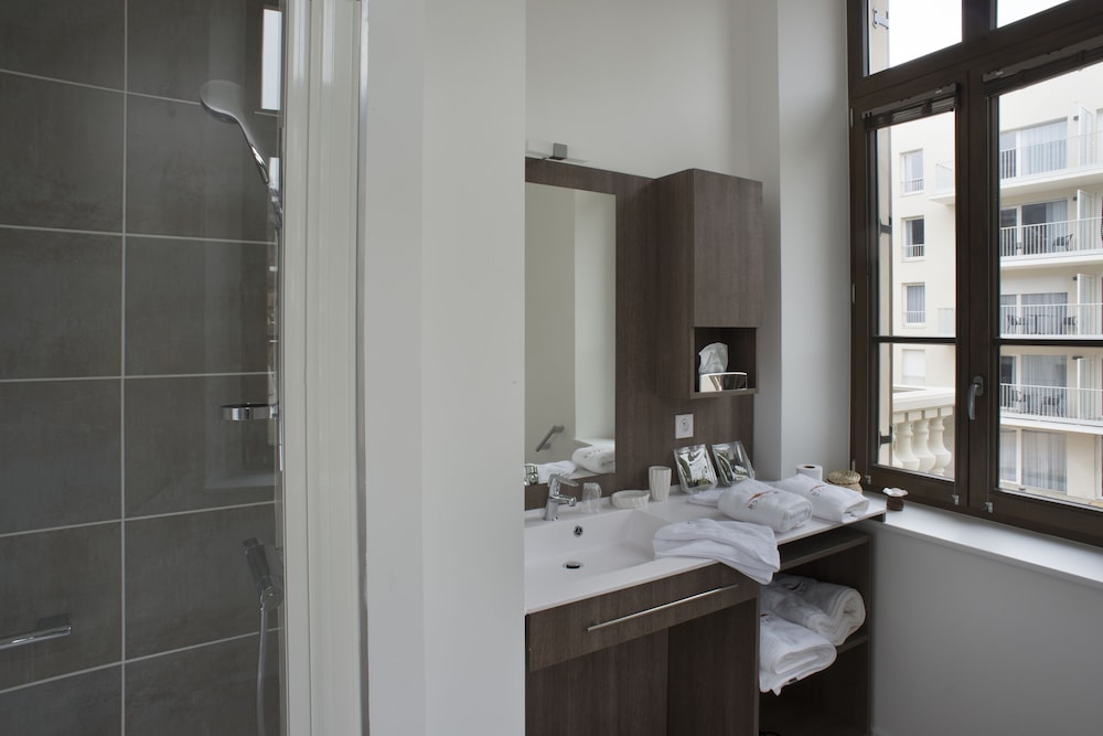 Apartment photo 2