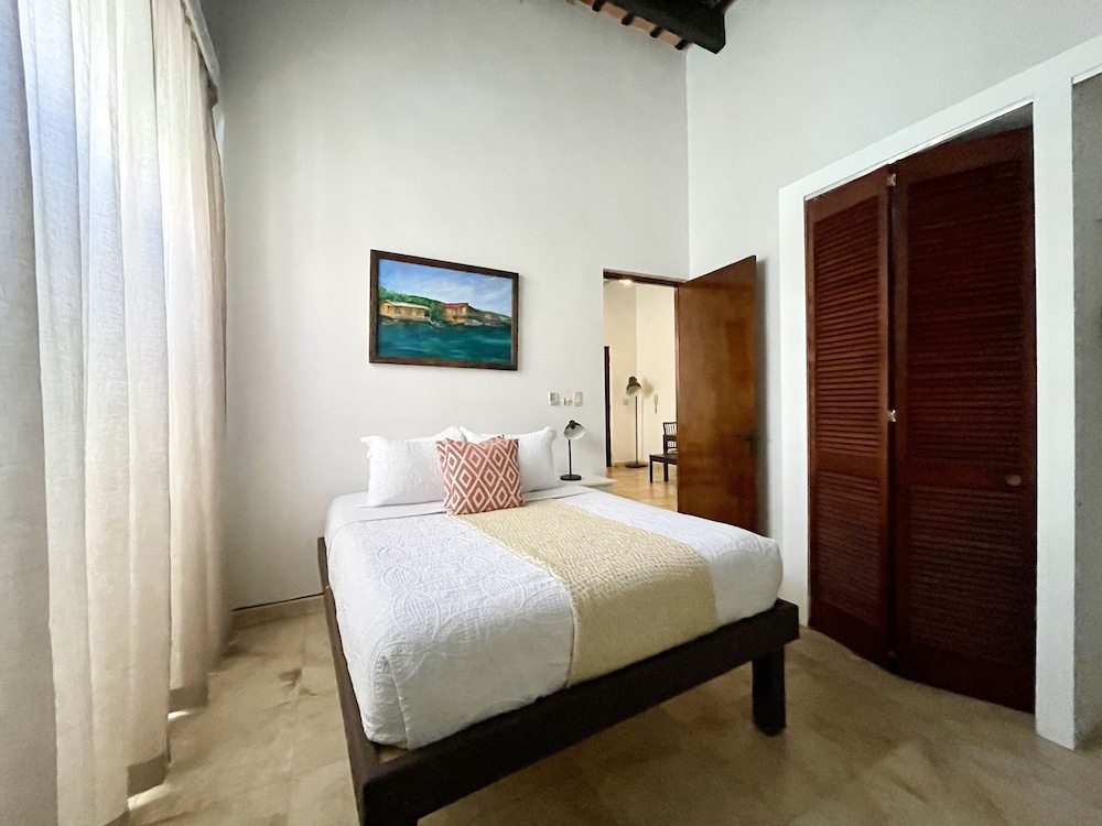 Cozy Suite W/ Balcony, Central (Is In 106 C Fortaleza Apt 4, San Juan Pr) photo 2