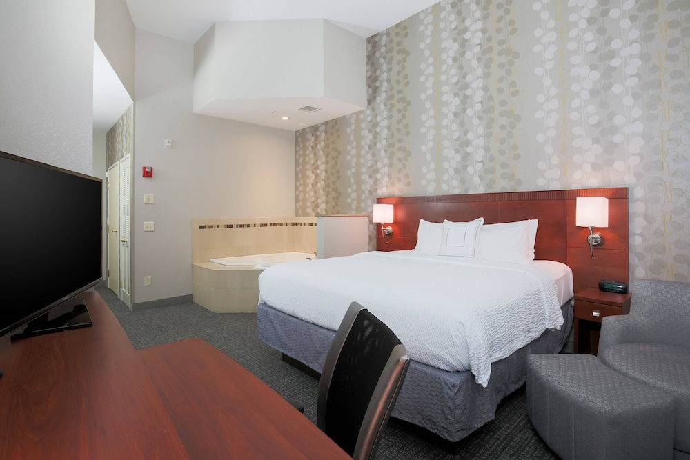 Deluxe Room, 1 King Bed - Photo 2