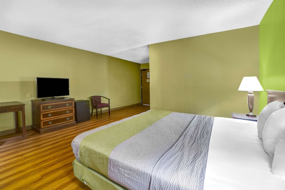Business Room, 1 King Bed, Non Smoking - Photo 6