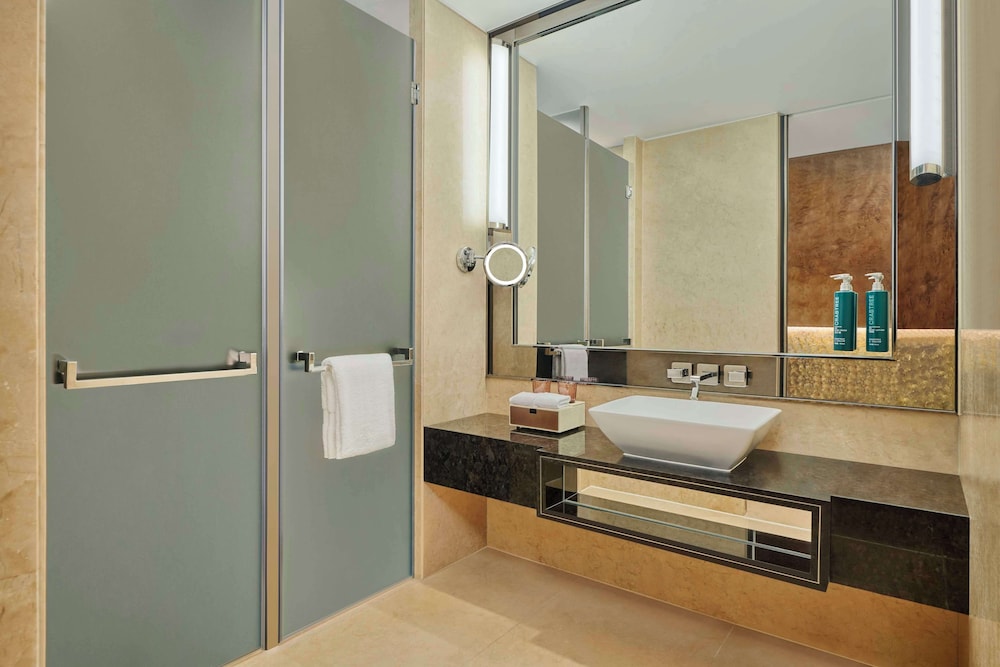 Hilton, Deluxe Twin Room - Photo 7