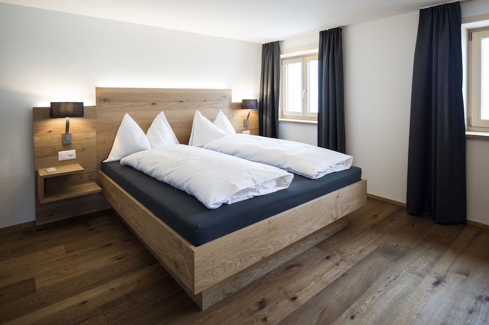 Deluxe Double Room, 1 King Bed with Sofa bed, Mountainside