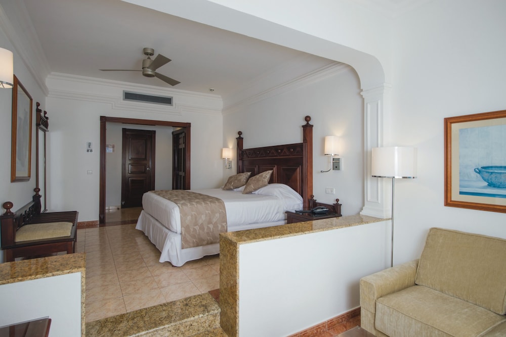 Junior Suite, Connecting Rooms, Partial Ocean View (l)