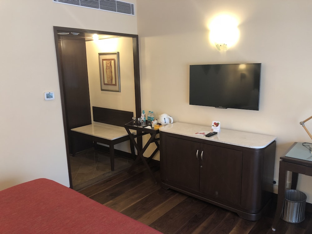 Premier Pool View Twin Room - Photo 2