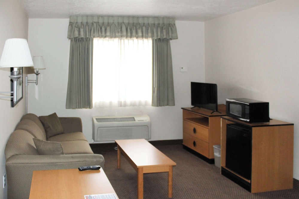 Deluxe Room, 2 Queen Beds, Non Smoking, Refrigerator & Microwave - Photo 2