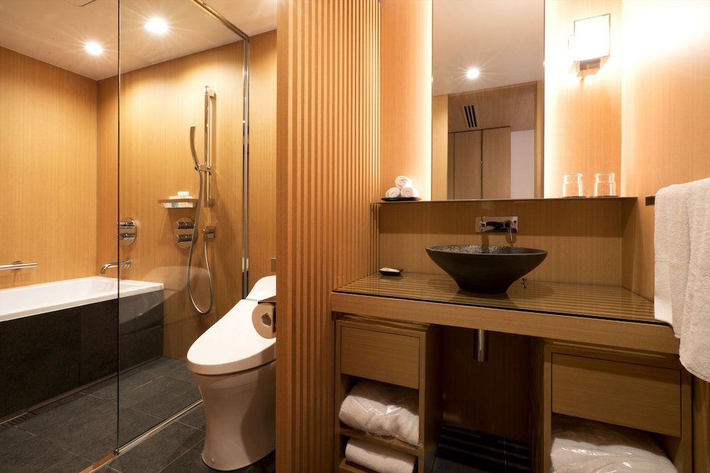 Standard Room, 2 Twin Beds (Castle View, Walk-in Shower) - Photo 2