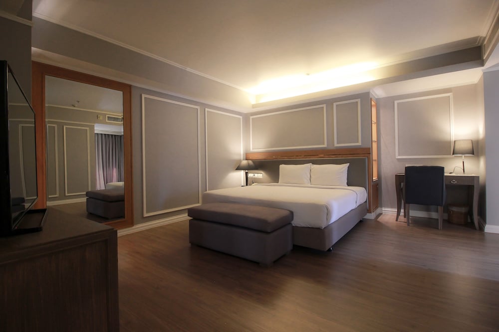 Family Room, 2 Bedrooms photo 3