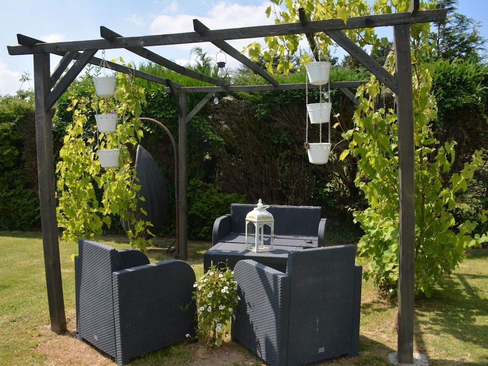 Comfort Apartment, 2 Bedrooms, Garden View photo 3