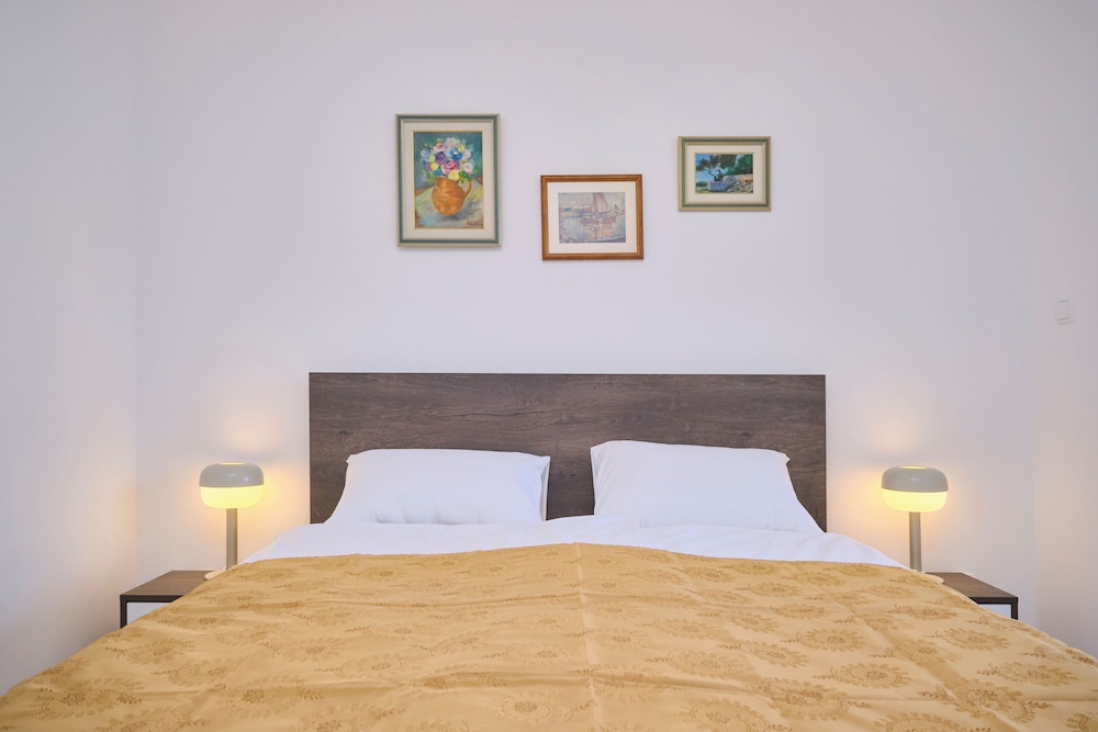 Comfort Apartment, 1 Queen Bed, City View