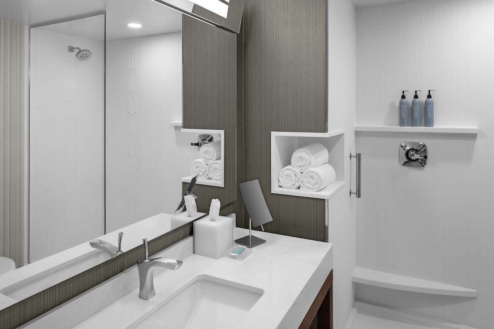 Room, Multiple Beds, River View - Photo 3