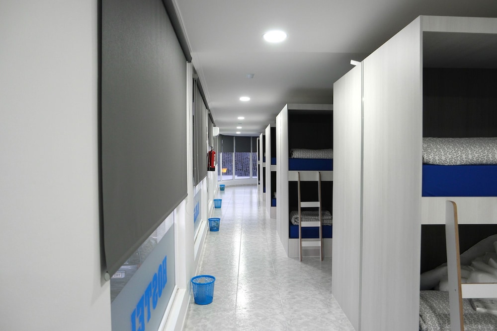 Shared Dormitory, Mixed Dorm, Shared Bathroom (1 Bed In A 36-Bed Dormitory Room) photo 2