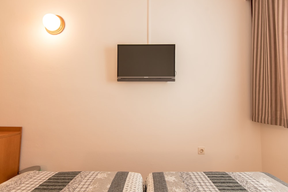 Standard Double Room Single Use, 1 Twin Bed, Park View photo 3