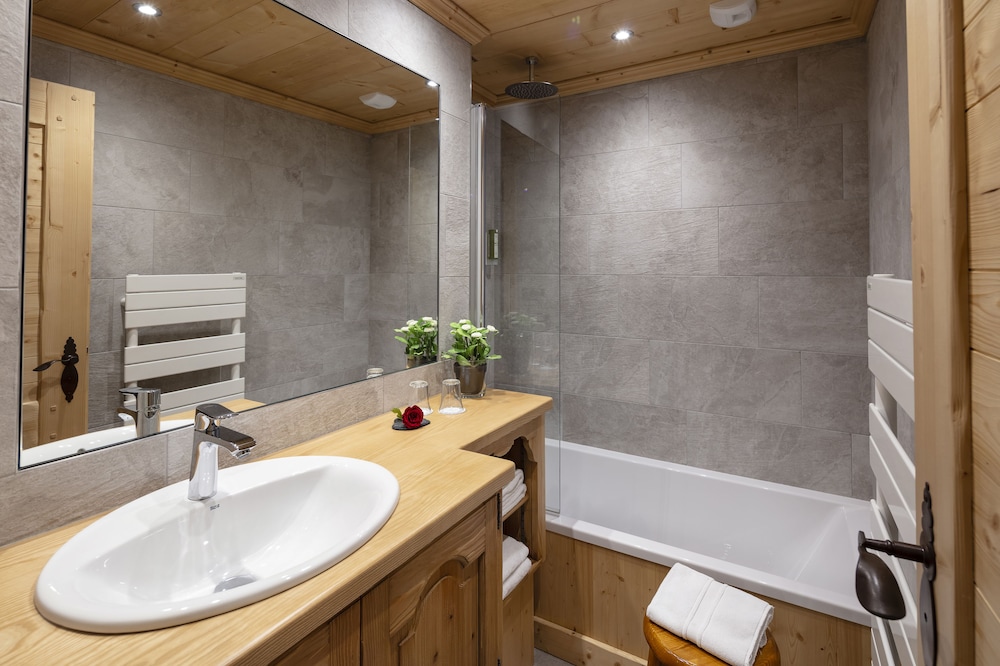 Triple Room, Bathtub photo 2