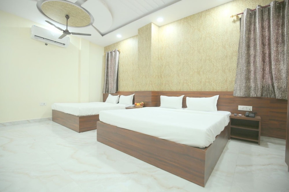 Family Room, City View